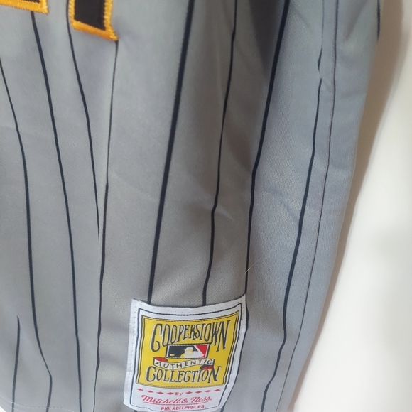 Roberto Clemente Pittsburgh Pirates Gray Pinstripe. NEW - Picture 6 of 8